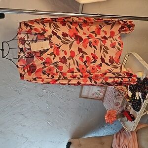 NWT emery Rose floral pleated sleeve top. Size XL.